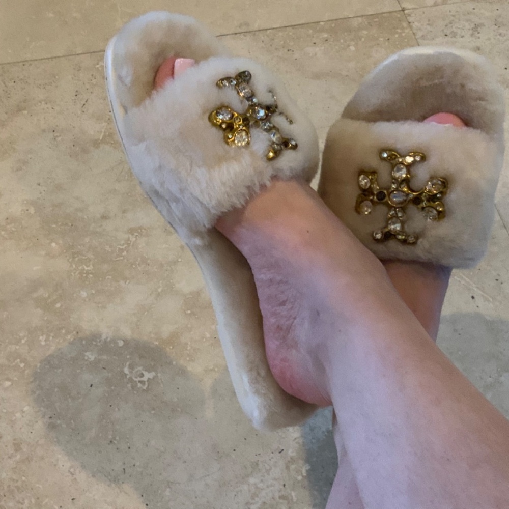 Tory Burch Jeweled Shearling Slide - Buttermilk ,size7.5,BNIB,MSRP$298 Must have - Picture 5 of 5